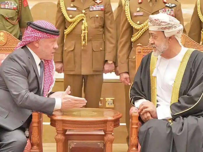 الملك وسلطان عُمان يبحثان سبل التهدئة الشاملة في الإقليم