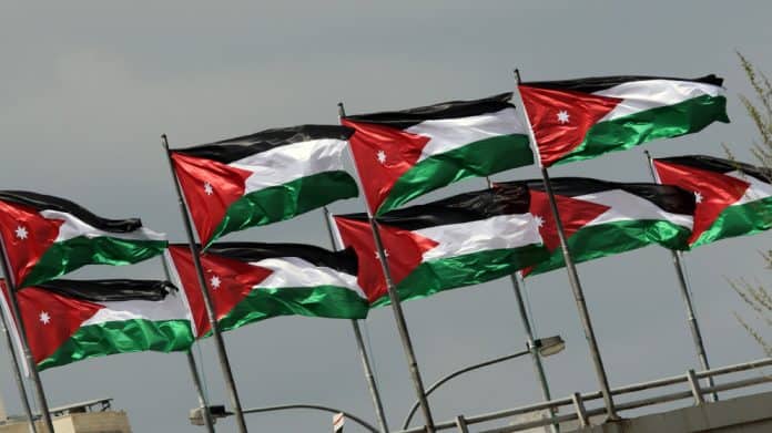 الأردنيون يحتفلون بيوم الجيش وذكرى الثورة العربية الكبرى الولاء المتجدد والإنجاز المستمر