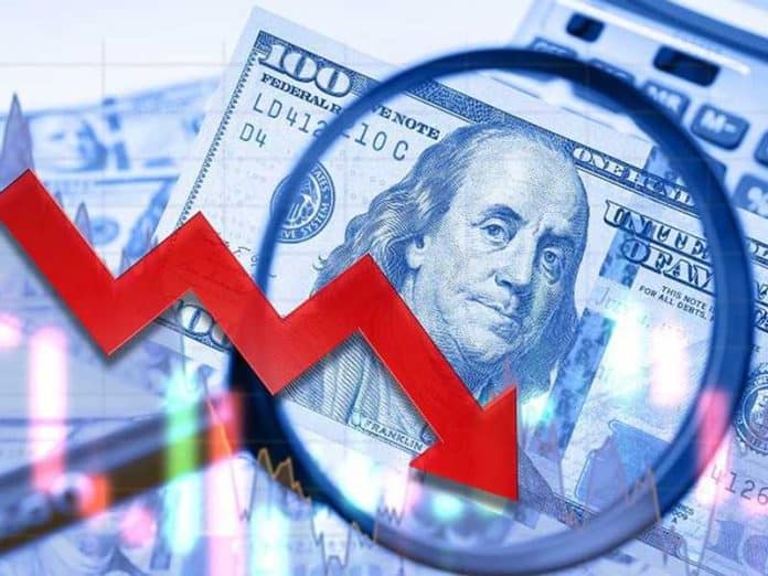 الدولار الأميركي يهبط إلى أدنى مستوى له منذ 3 سنوات وسط اضطرابات اقتصادية