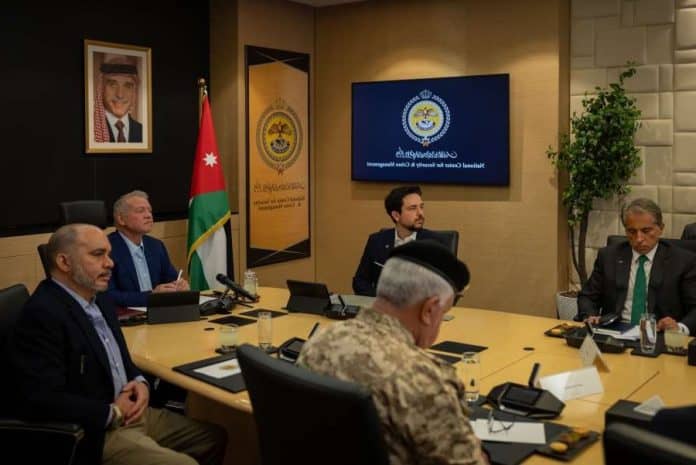 الملك يترأس اجتماعاً في مركز إدارة الأزمات لمتابعة تطورات التصعيد الإقليمي
