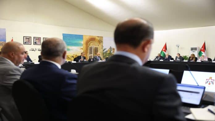 حسان رفع مكرمة أبناء المعلمين إلى 10% وتخصيص 1039 قطعة أرض لإسكانهم