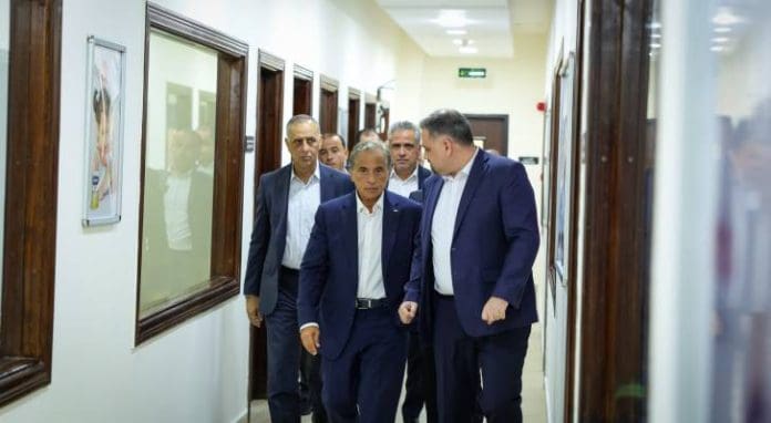 رئيس الوزراء يتفقد دار الغذاء في ناعور ويؤكد دعم الحكومة لتعزيز التصدير وتوفير الوظائف