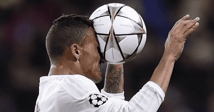 ضرب الكرة بالرأس وتأثيره على كهرباء الدماغ تغيّرات دقيقة ومؤشرات على خطر طويل الأمد