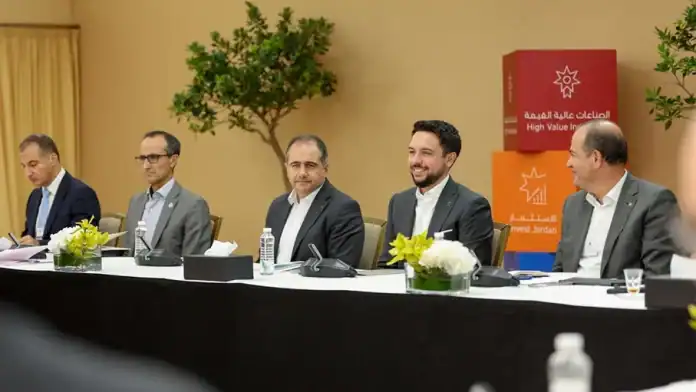 ولي العهد يحضر جلسة حول قطاع الاتصالات وتكنولوجيا المعلومات