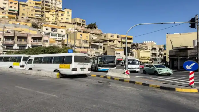 تشغيل خطي السلط والكرك ضمن مشروع النقل بين المحافظات