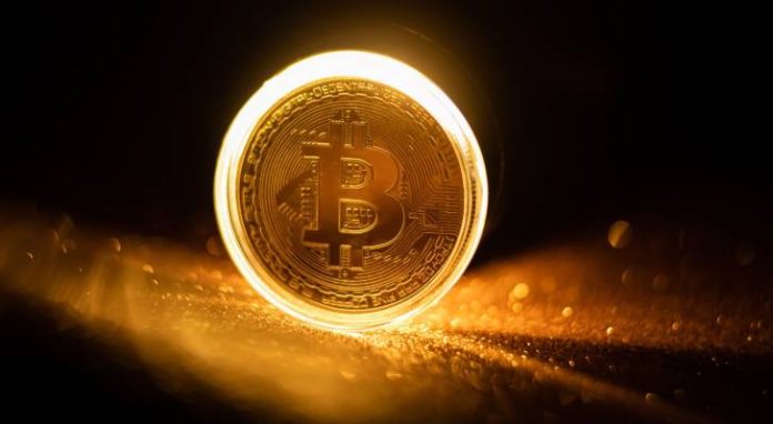 بيتكوين تحقق قمة تاريخية جديدة بدعم من أسهم الذكاء الاصطناعي