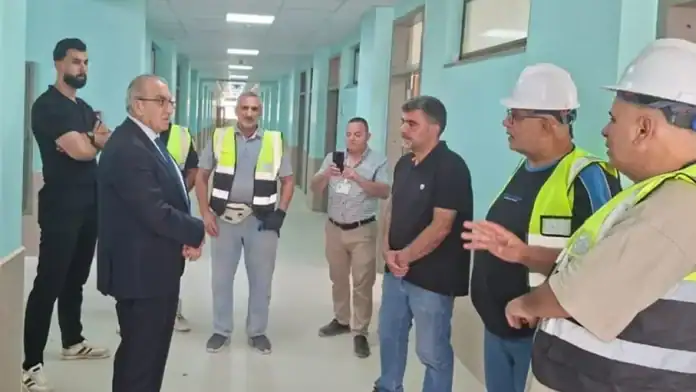 أبو السمن يتفقد مشروع مدرسة الحسنية وأعمال صيانة طرق رئيسية في عمان