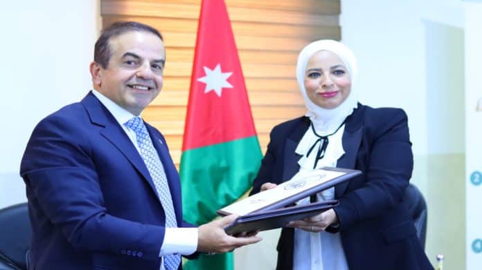 اتفاقية لتوصيل جواز السفر الإلكتروني عبر البريد الأردني