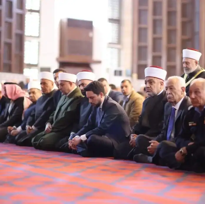 ولي العهد يؤدي صلاة الجمعة في مسجد الحسين بن طلال بعمان