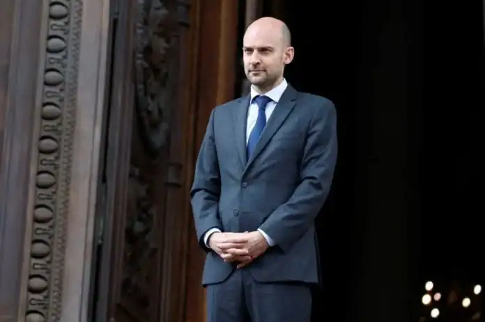 فرنسا ترسل 40 طناً من المساعدات الإنسانية إلى غزة بالتنسيق مع الأردن