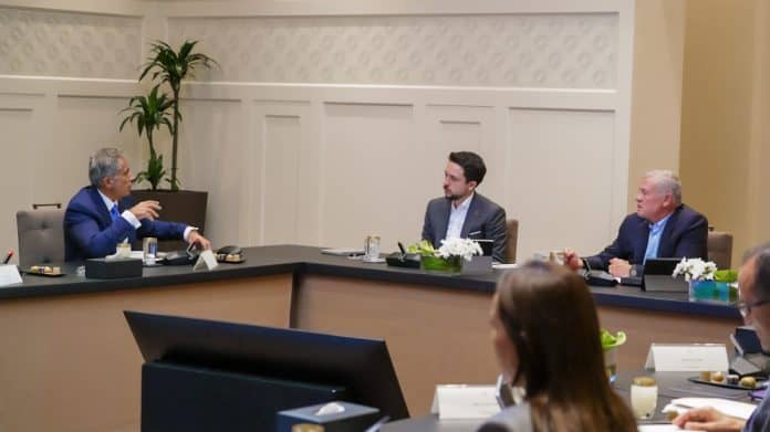 الملك يتابع تقدم سير العمل في البرنامج التنفيذي لرؤية التحديث الاقتصادي