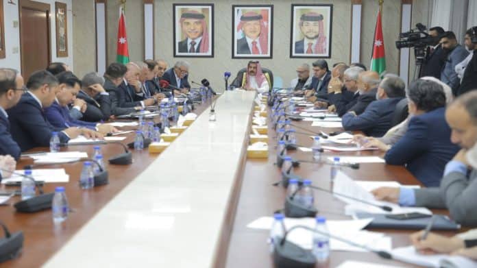 وزير النقل: مراجعة سياسات النقل الجوي لتخفيف أعباء شركات الطيران الوطنية