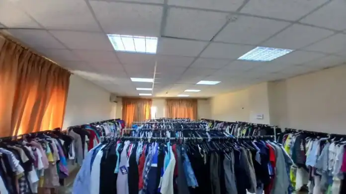 توزيع أكثر من 7 آلاف قطعة ملابس ضمن برنامج 