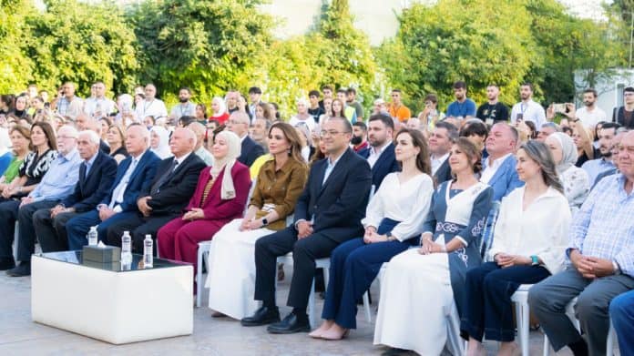 الملكة رانيا تفتتح فعاليات بازار الأهلي 2025