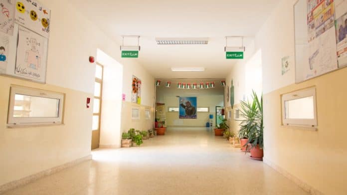 دوام المعلمين يبدأ اليوم في المدارس الحكومية.. والطلبة يلتحقون 24 آب