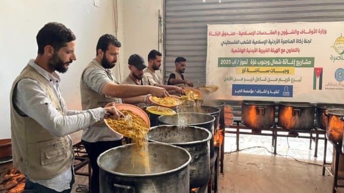 الخيرية الهاشمية تواصل توزيع الوجبات الساخنة في غزة