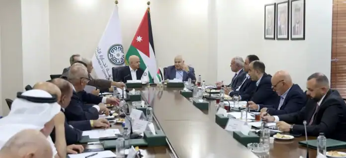 غرفة تجارة الأردن تبحث مع وزير العمل تسهيلات استقدام العمالة مقابل تشغيل الأردنيين