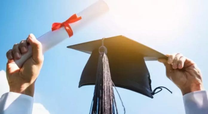 وزارة التربية تعلن نتائج التوجيهي 2025 وأسماء الأوائل