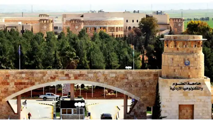 60 باحثًا من 