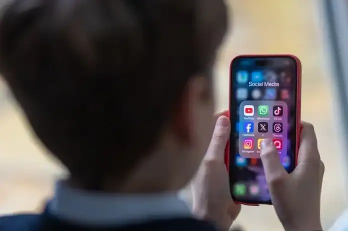 ميزة خفية في آيفون تكشف لك من استخدم هاتفك دون علمك