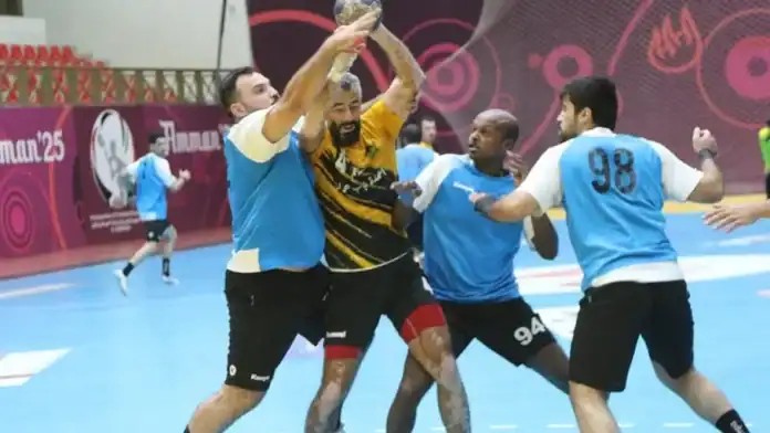 مدرب العربي يلوح بالاستقالة.. واتحاد اليد يعاقب ساكب والقوقازي