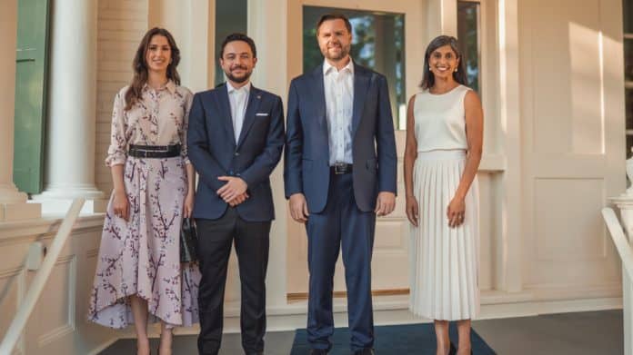 ولي العهد والأميرة رجوة في مأدبة عشاء أقامها نائب الرئيس الأميركي