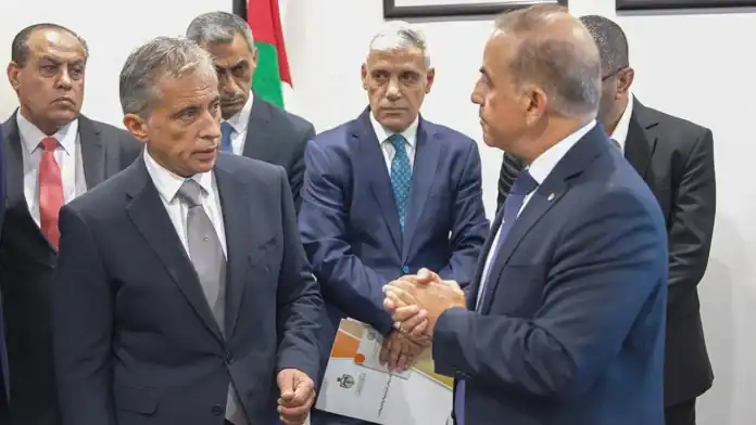 حسان يوجّه بدراسة تمديد مدة صلاحية جواز السفر