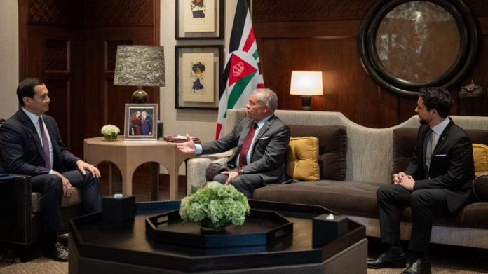 الملك يستقبل مستشار رئيس أوزبكستان للتنمية الاستراتيجية