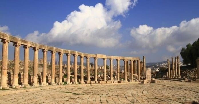 طقس معتدل اليوم في الأردن وأجواء خريفية غداً