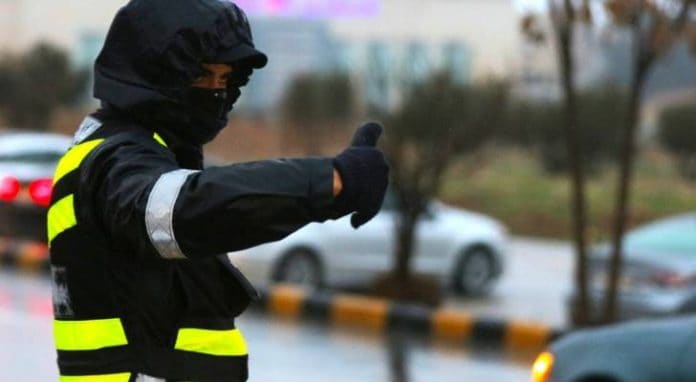 الأمن العام يحذر من انزلاق المركبات مع أولى هطولات المطر فجر الخميس