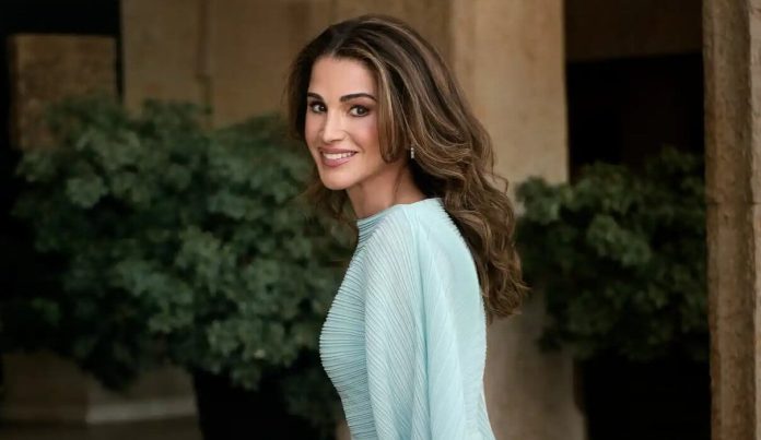 الملكة رانيا تبرز استهداف الصحفيين في غزة عبر تقرير لـ 