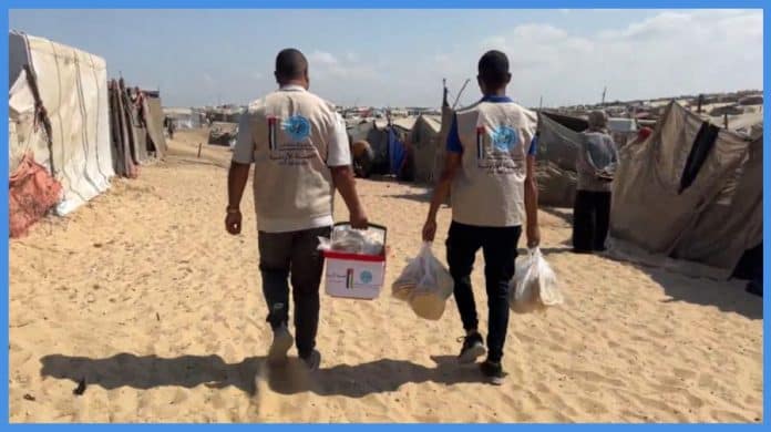 الحملة الأردنية والخيرية الهاشمية توزعان الخبز على نازحي غزة