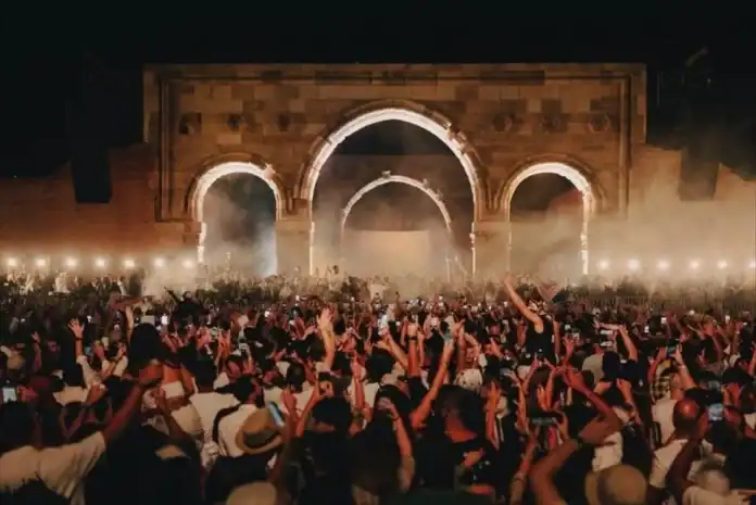 أول حفل عالمي لـ DJ في الأردن بقصر المشتى التاريخي