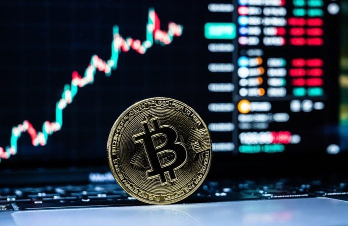 انهيار سوق العملات المشفرة جراء إعلان ترامب عن تعريفات جمركية بنسبة 100% على الصين