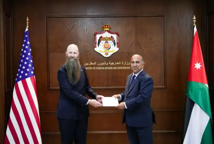 الأردن يستقبل أوراق اعتماد السفير الأمريكي الجديد جيمس هولتسنايدر