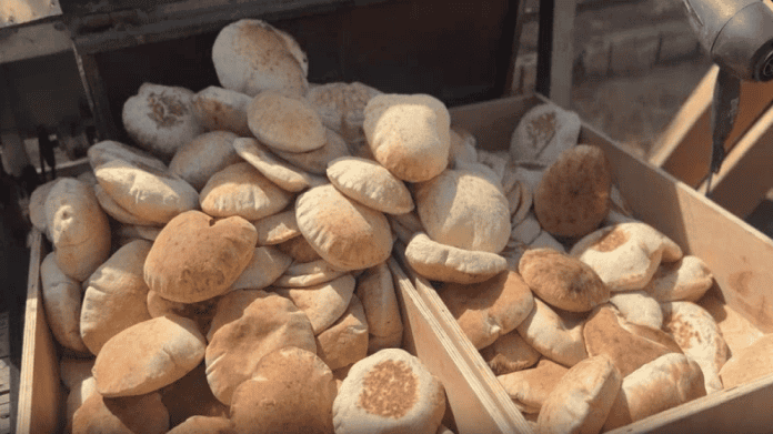 المخبز الأردني يكثف عمله في وسط غزة لمواجهة أزمة النزوح