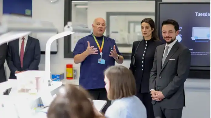 ولي العهد يبرز أهمية التعاون بين وزارة التربية وشركة بيرسون العالمية