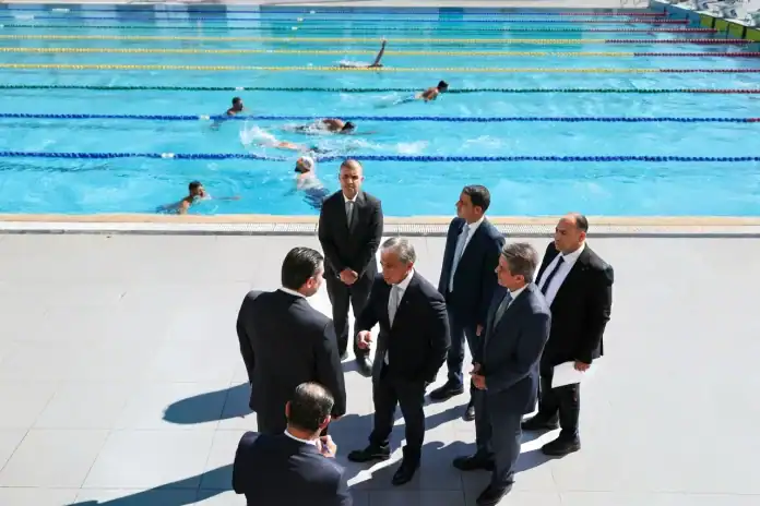 رئيس الوزراء يتابع مشاريع التطوير في مدينة الحسين للشباب