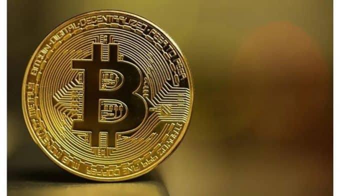 بيتكوين تهبط دون 100 ألف دولار: موجة ذعر تهز الأسواق مع انخفاض مؤشر الخوف والطمع إلى 21