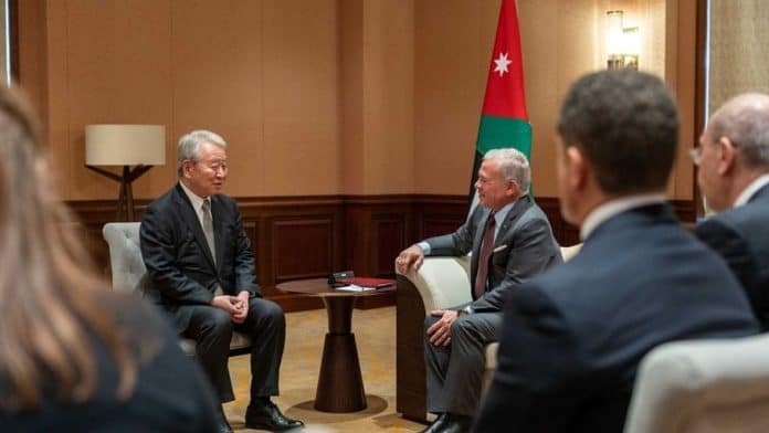 الملك عبدالله الثاني يبحث تعزيز التعاون مع رئيس الوكالة اليابانية للتعاون الدولي في طوكيو