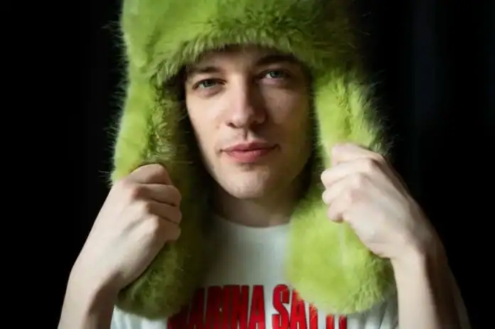 احتجاجاً على مشاركة إسرائيل: نيمو يعيد جائزة 