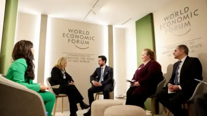 ولي العهد يبحث في دافوس دعم 