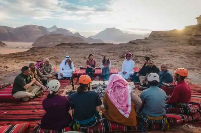 الملكة رانيا والأميرة سلمى في جولة تفقدية وسياحية بوادي رم