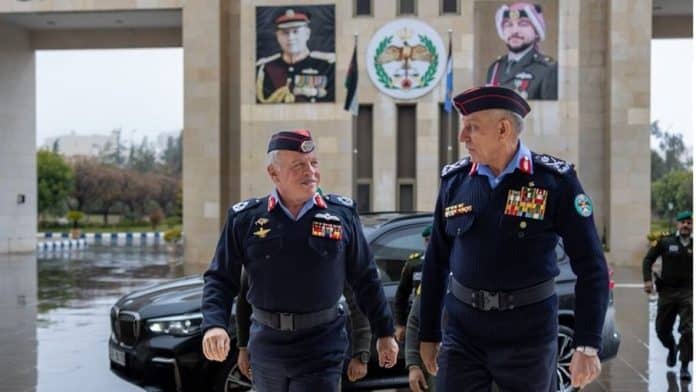 الملك يتفقد جاهزية الأمن العام وخطط التحديث التقني