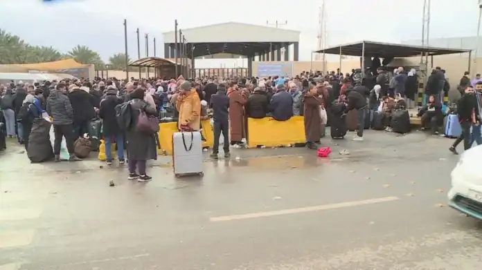 ازدحام مروري وتأخيرات على جسر الملك حسين بسبب إجراءات الجانب الآخر