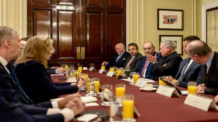 الملك يحذر من لندن: سياسات إسرائيل في الضفة تقوض التهدئة