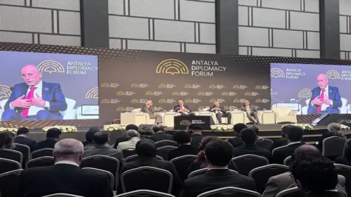 الصفدي: أمن دول الخليج جزء لا يتجزأ من استقرار الأردن