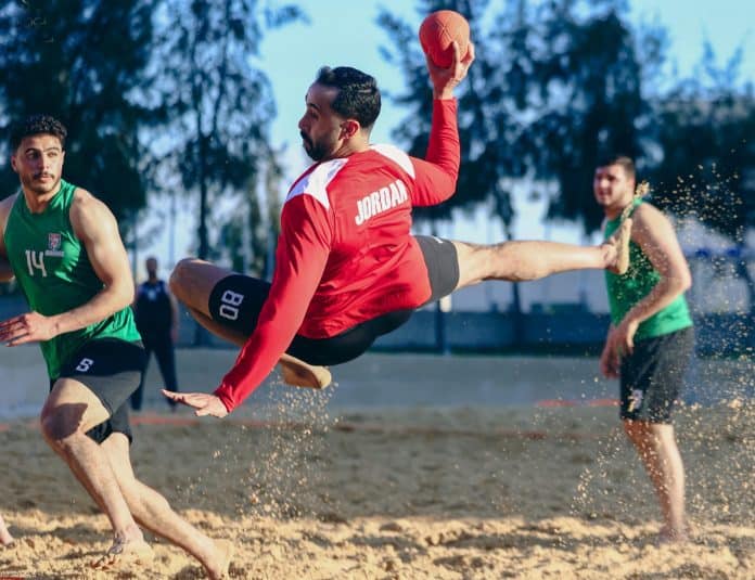 تحضيرات مكثفة لمنتخب كرة اليد الشاطئية قبيل انطلاق ألعاب 