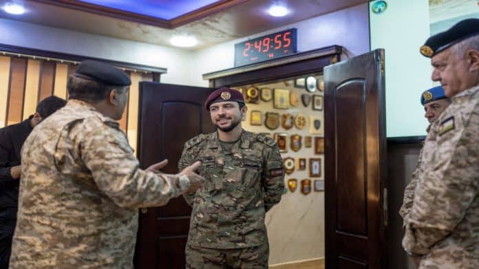 الأمير الحسين يتفقد مقر سلاح الهندسة الملكي وأحدث معداته التقنية