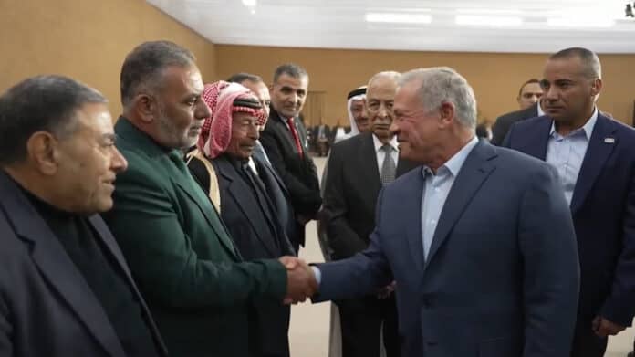 جلالة الملك عبدالله الثاني يجري جولة تفقدية موسعة في محافظة الزرقاء ويلتقي بأبنائها